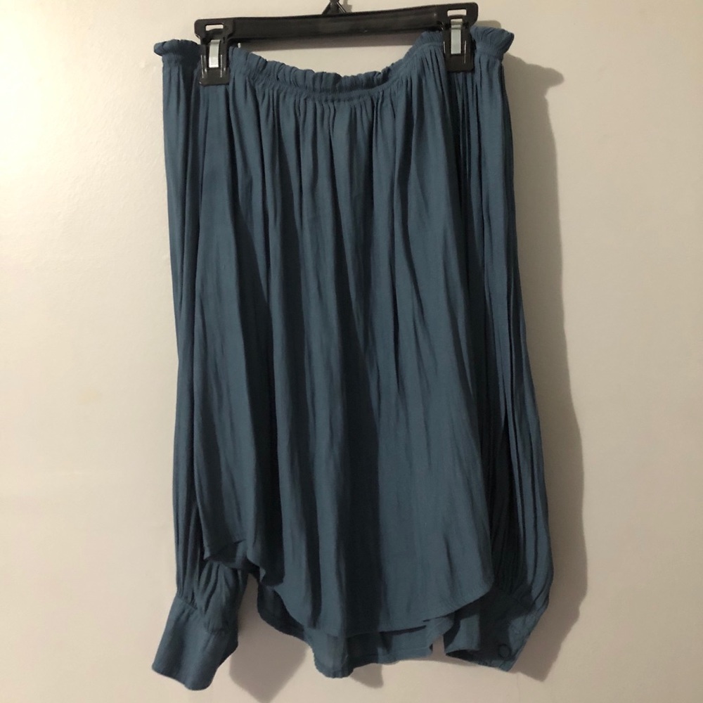 Off shoulders shirt